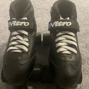 Men blk size 9 Roller skates